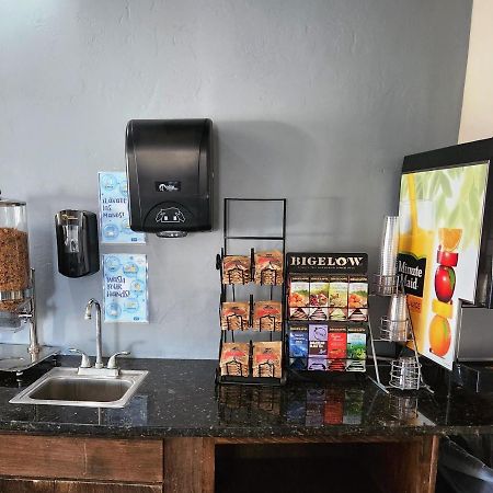 Red Lion Inn & Suites Tucson Downtown Экстерьер фото