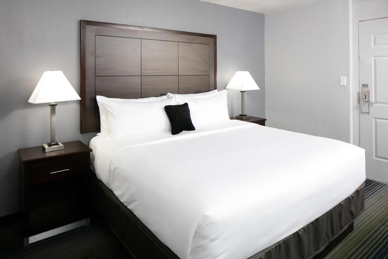 Red Lion Inn & Suites Tucson Downtown Экстерьер фото