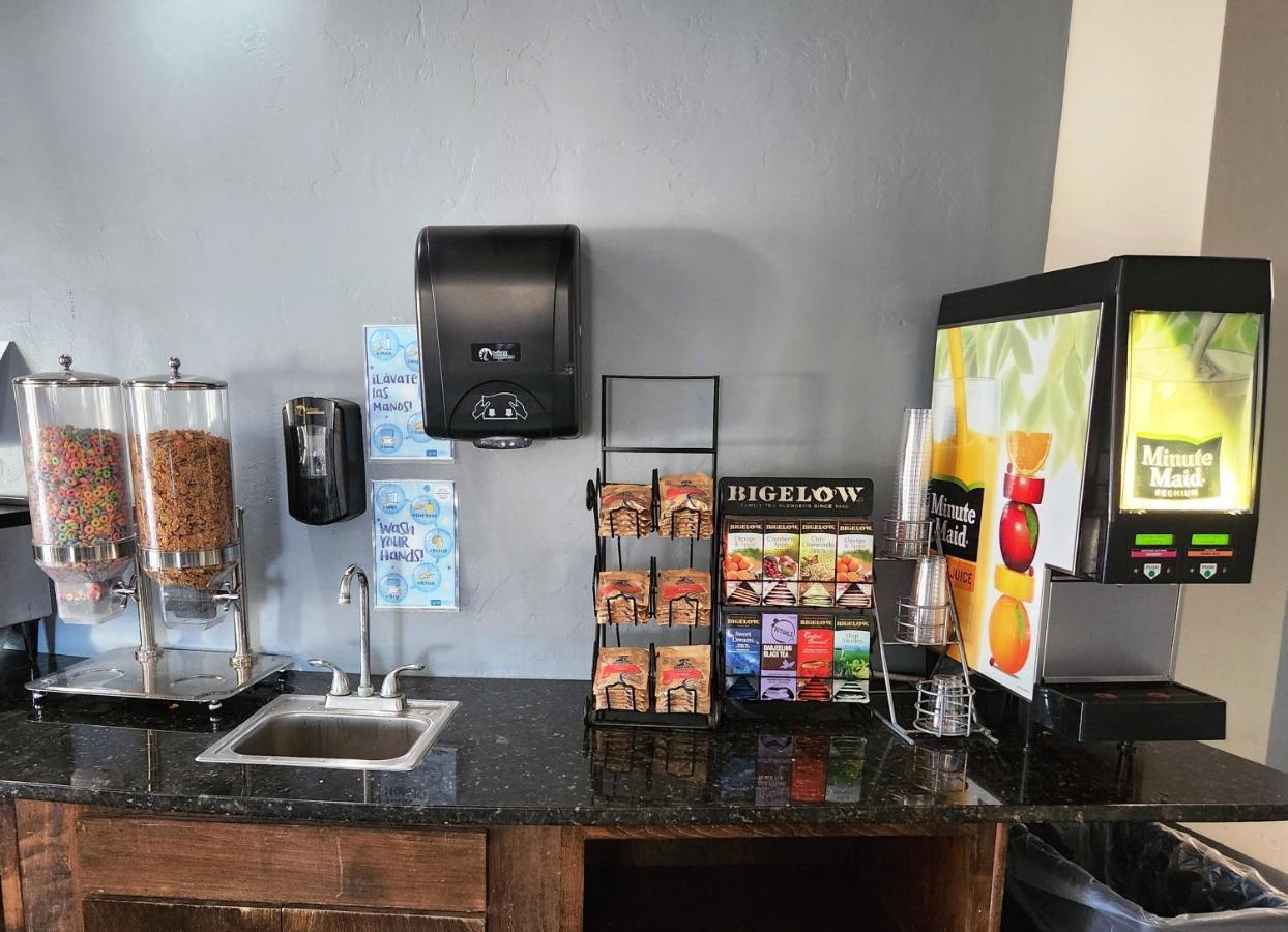 Red Lion Inn & Suites Tucson Downtown Экстерьер фото