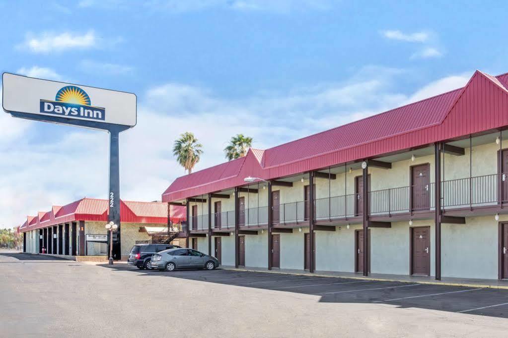 Red Lion Inn & Suites Tucson Downtown Экстерьер фото