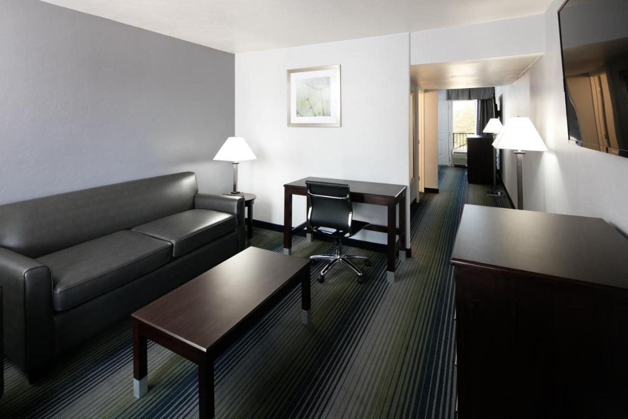 Red Lion Inn & Suites Tucson Downtown Экстерьер фото