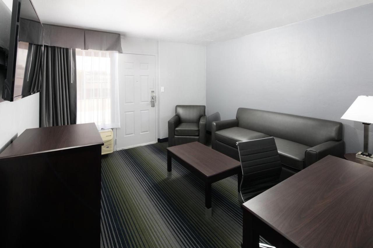 Red Lion Inn & Suites Tucson Downtown Экстерьер фото