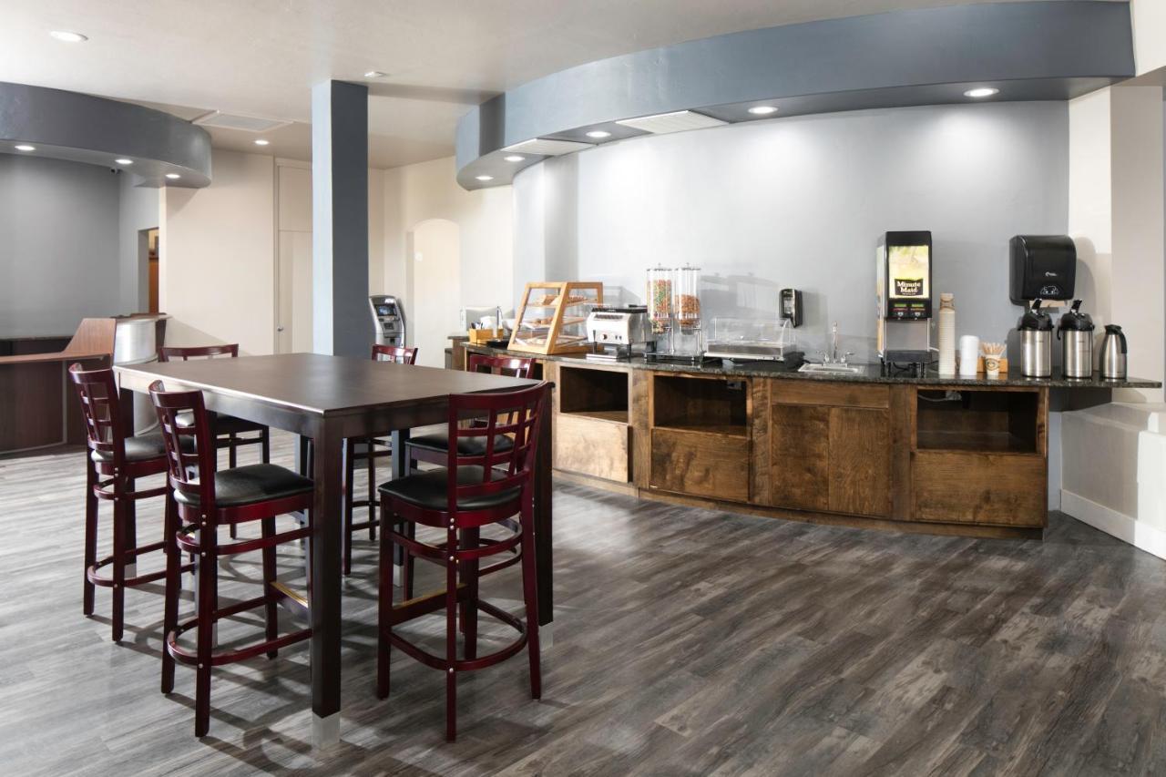 Red Lion Inn & Suites Tucson Downtown Экстерьер фото