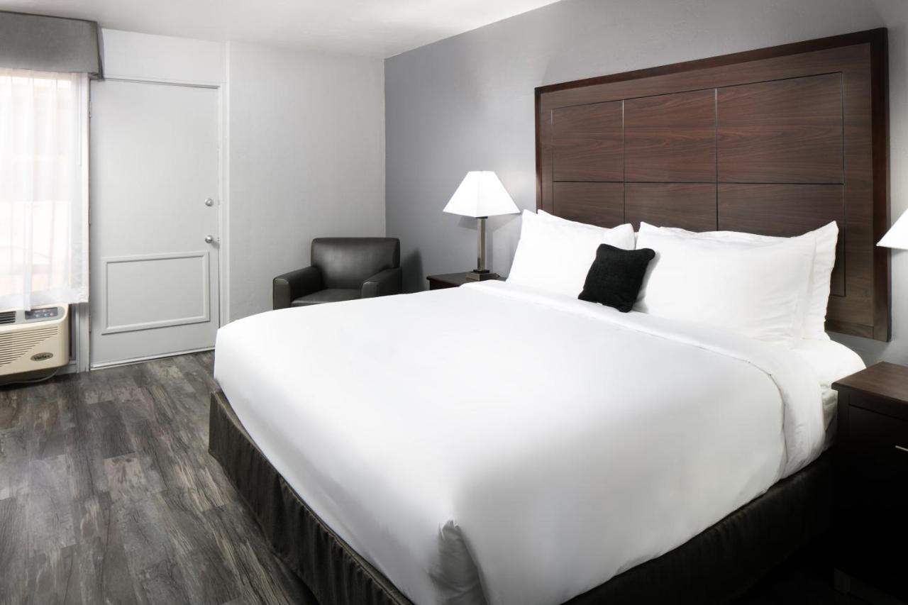 Red Lion Inn & Suites Tucson Downtown Экстерьер фото