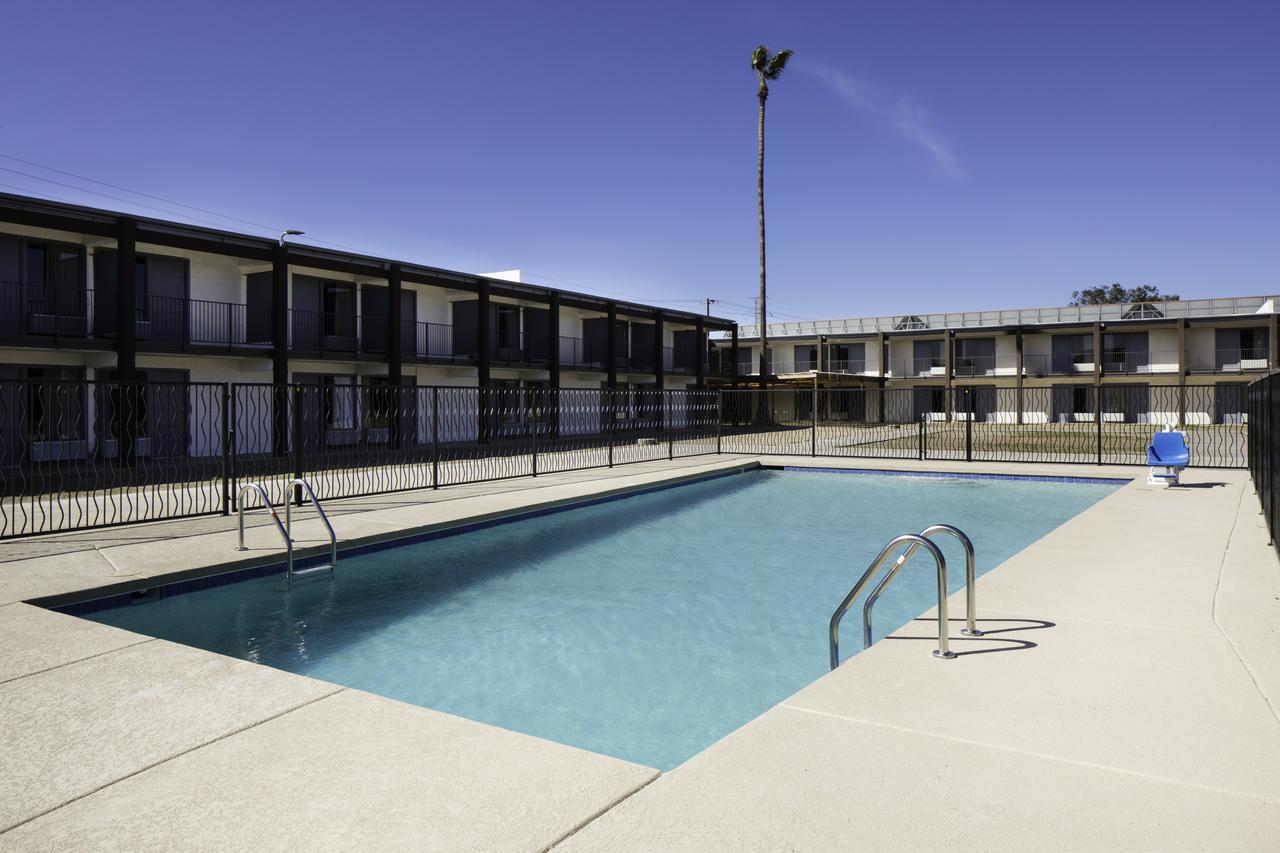 Red Lion Inn & Suites Tucson Downtown Экстерьер фото
